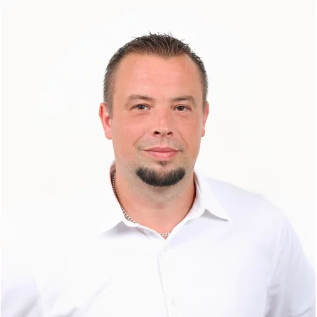Andrej Uhlárik Andrej Uhlárik