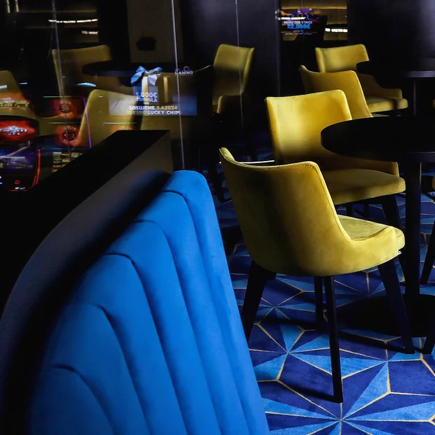 HoReCa - gastro nábytok pre podniky / barové boxy, stoly a stoličky pre kasíno HoReCa - gastro nábytok pre podniky / barové boxy, stoly a stoličky pre kasíno